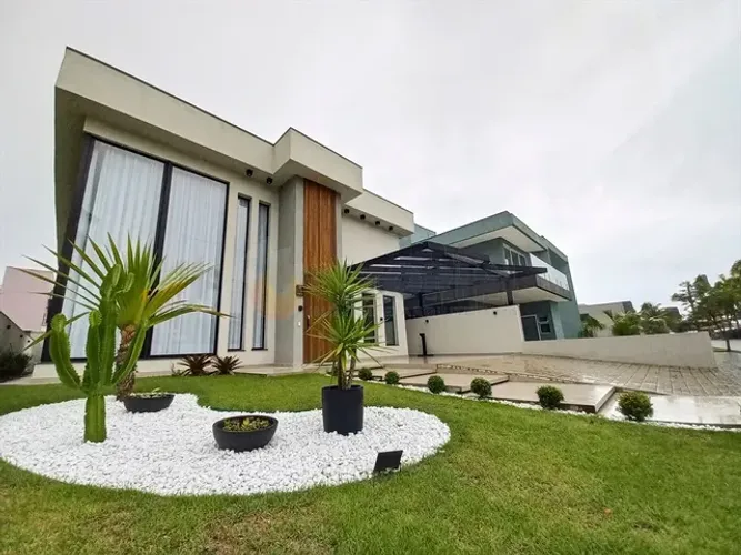 Sobrado de Alto Padrão com 4 dormitórios à venda, 357 m² por R$ 3.390.000 - Costa Nova - C