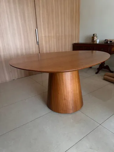 Mesa de Jantar Orgânica em Madeira