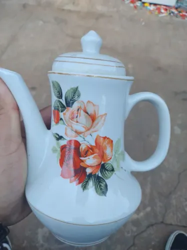 Bule antigo de porcelana 