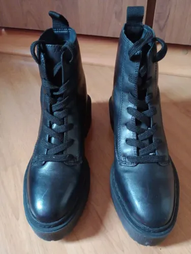 Bota coturno Arezzo preta