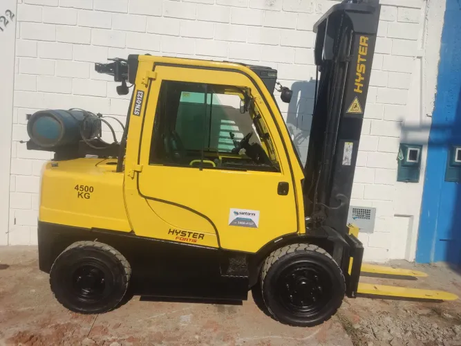 Empilhadeira Hyster FT90 - 4500kg - Ar Condicionado - toda revisada 