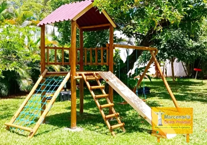 Playground Infantil de Madeira - Diversão e Segurança para a Criançada