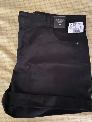 Shorts Jeans Preto de Cintura Alta