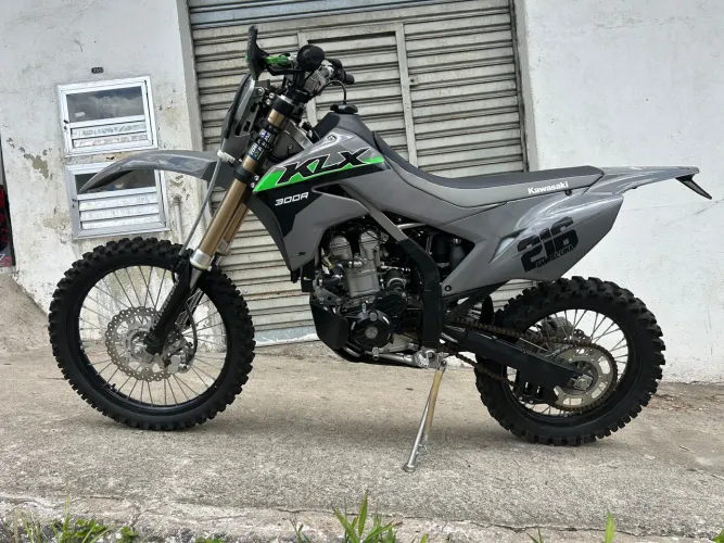 KLX 300R MAIS EQUIPADA DO BRASIL