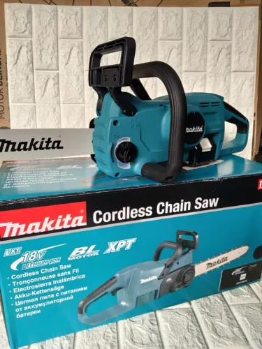 Motoserra a bateria makita