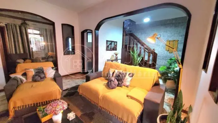 Casa de vila para venda tem 228 metros quadrados com 4 quartos em Vila Isabel - Rio de Jan
