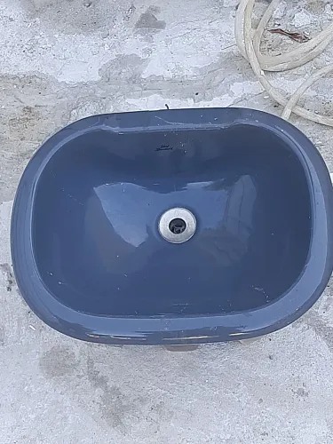 Cuba de banheiro azul petróleo Ideal Standard  Metragem : 0,49 X 0,37 cm 