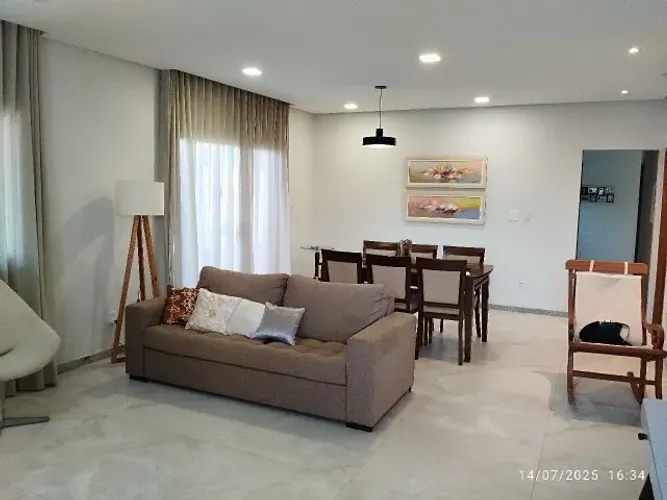 Linda casa com 3 edificações - Cond. Morada do Rio