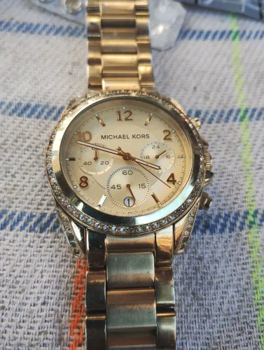 Relógio Michael Kors Dourado com Detalhes em Strass