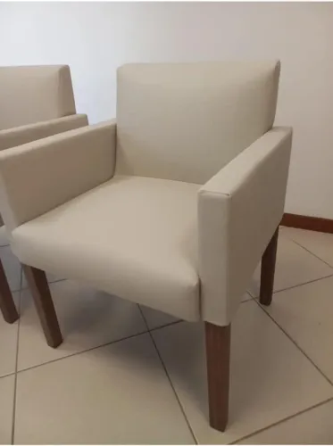 Poltronas em. Corino cores lisas 