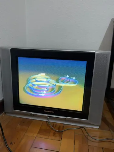Televisão De Tubo Panasonic 21 Pol. Com Controle (centro/sp)