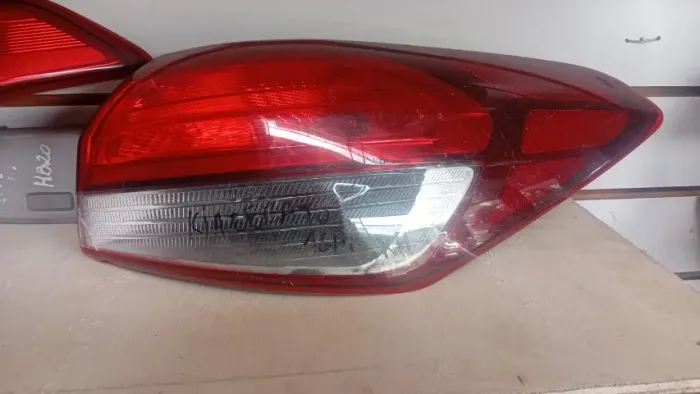 LANTERNA TRASEIRA DIREITA KIA CERATO 16/19 COM DETALHE