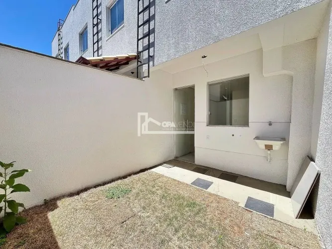 Casa Geminada Duplex à Venda no Bairro Floramar, 2 Quartos com 2 Suítes e 2 Vagas