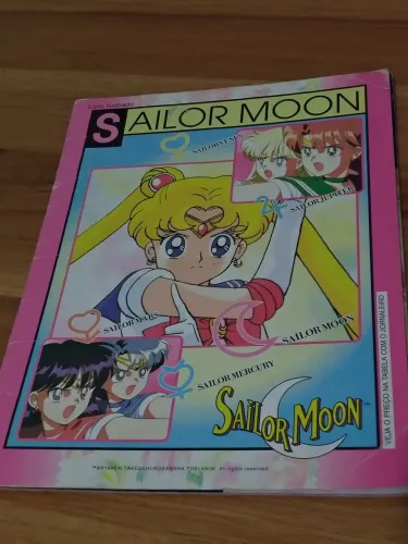Sailor Moon - Livro Ilustrado (com 8 figurinhas)