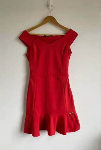 Vestido P vermelho de Carlota Costa