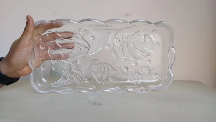 Tábua de vidro com desenho de peixes