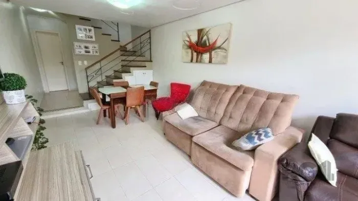 Casa em condomínio 110m² - 3 dormitórios sendo 1 suíte e 1 vaga de garagem no bairro Teres