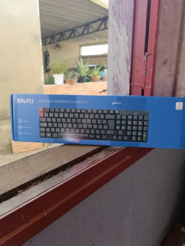 Teclado compacto com fio