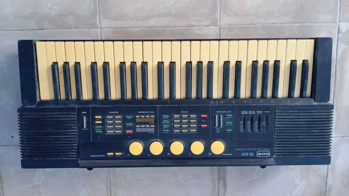 Teclado CCE EK 85x 