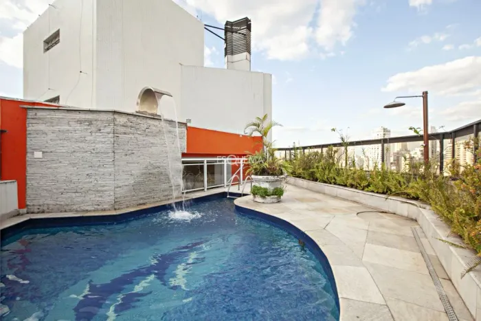 Cobertura com piscina no Pacaembu