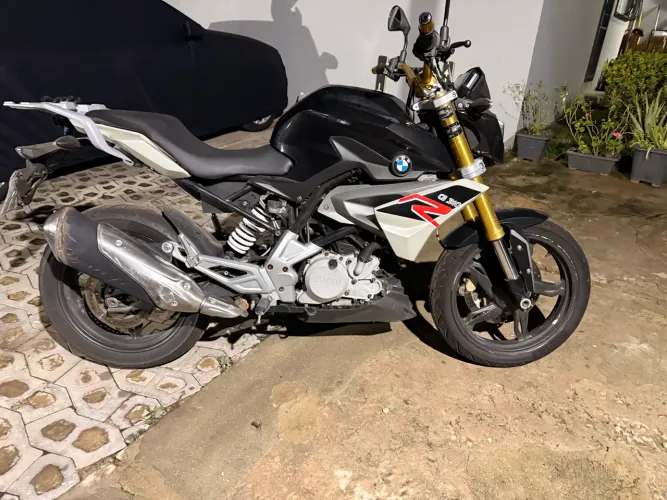 Moto BMW G310 R. Troco por carro.
