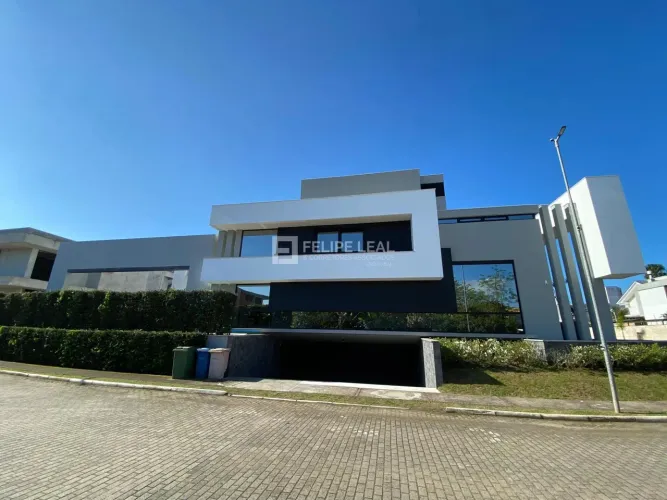 Casa em Condominio em Jurerê - Florianópolis, SC