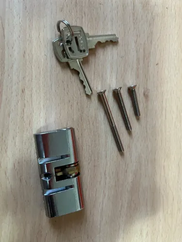 4 Cilindro de fechadura novos com chaves