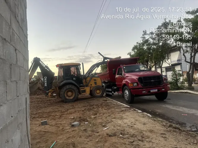 Aluguel de retroescavadeira. 