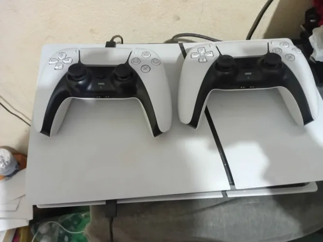 Vendo ps5 com 1 ano de uso 