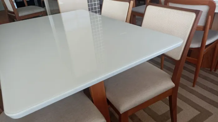 Mesa de Jantar Moderna com Cadeiras de madeira 