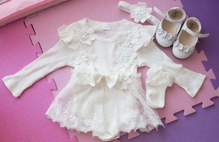 Vestido  12-18 meses e Sapatinho 