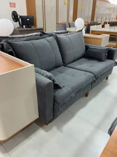 Sofá em Veludo Cor Chumbo - Elegância e Qualidade no Clássico