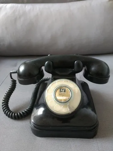 Telefone antigo Standart Eléctric.