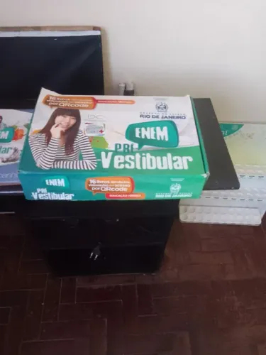 Vendo coleção de livros Enem Pré Vestibular educação híbrida! Mais informações abaixo!
