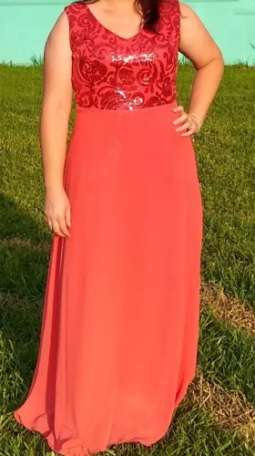 Vestido Coral com Detalhes em Paetês