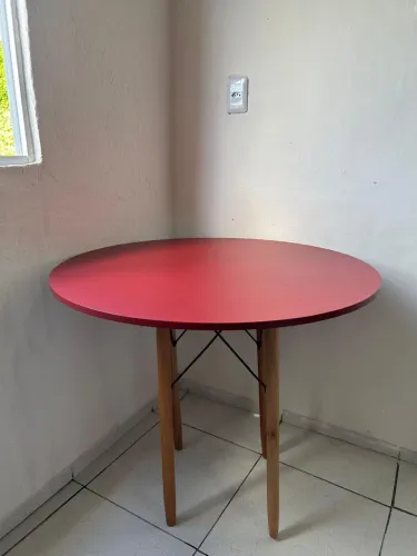 Mesa de Jantar Redonda Eames Eiffel - Vermelha | 90 cm