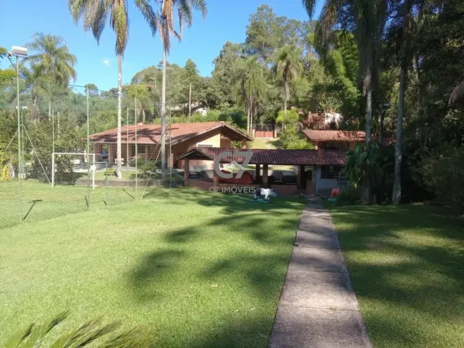 Linda chácara à venda, ideal para quem busca conforto, lazer e contato com a nat