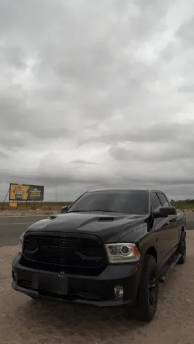 Ram Classic Laramie Night Edition 5.7 V8 16V Gasolina 4X4 Aut. 2022