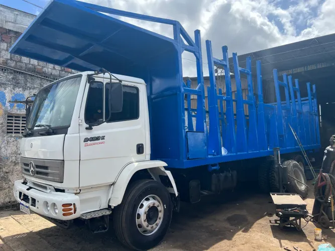 Conjunto MB 2423 TRAÇADO 6x4 - ANO 2001 Carroceria e reboque serpeca