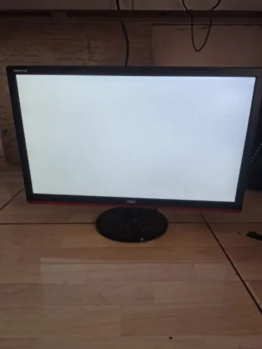 Monitor AOC game com tela branca