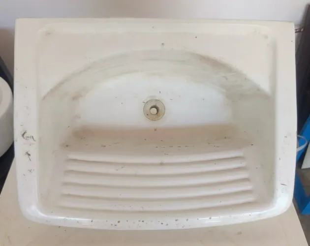 Vendo tanque lavar roupas branco louça 
