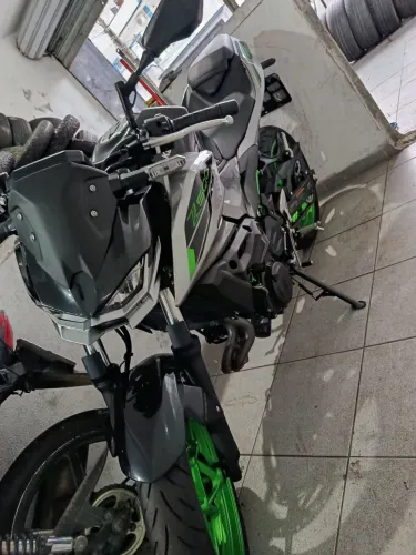 Z500SE com apenas 900 km