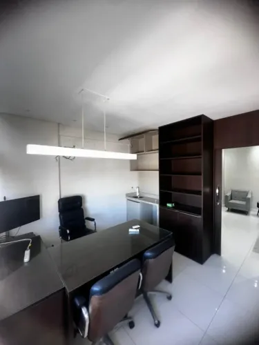 Sala Comercial 30m2 Finamente Mobiliada no calçadão do Centro, no Edifício Paranaguá
