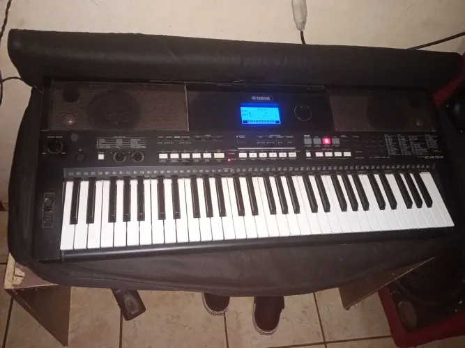 TECLADO YAMAHA PSR E433 EM BOM ESTADO...