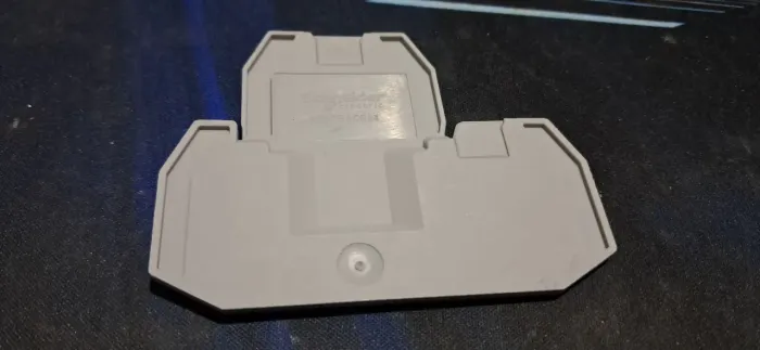 Placa de extremidade Schneider NSYTRACE24 p/ borbe SAK Duplo