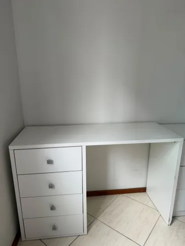 Vendo Escrivaninha 4 gavetas