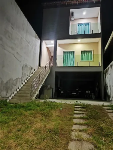 CASA TRIPLEX MOBILIADA PRÓXIMO DO CENTRO DE ARACRUZ