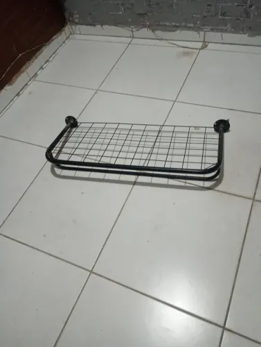 Vendo arara de roupa de parede 