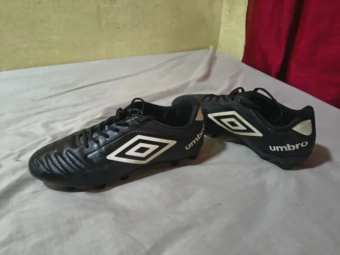 Chuteira Umbro Class Campo
