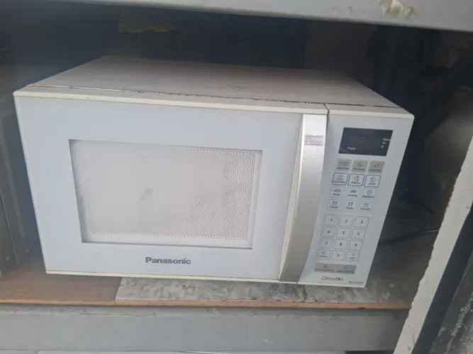 Microondas Panasonic pequeno com garantia